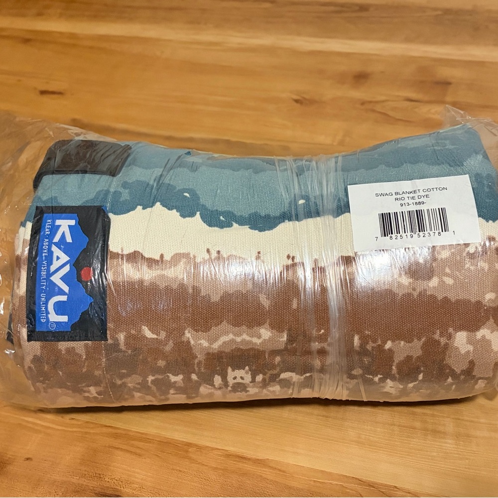 Kavu Swag Blanket with Blue and Tan Pattern